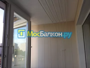 Отделка балкона и лоджии пластиковыми ПВХ панелями в Одинцово от компании МосБалкон