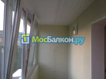 Отделка балкона и лоджии пластиковыми ПВХ панелями в Одинцово от компании МосБалкон