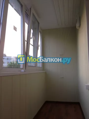 Отделка балкона и лоджии пластиковыми ПВХ панелями в Одинцово от компании МосБалкон